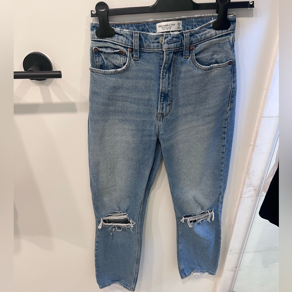 Abercrombie ankle straight jeans! Size 25/0